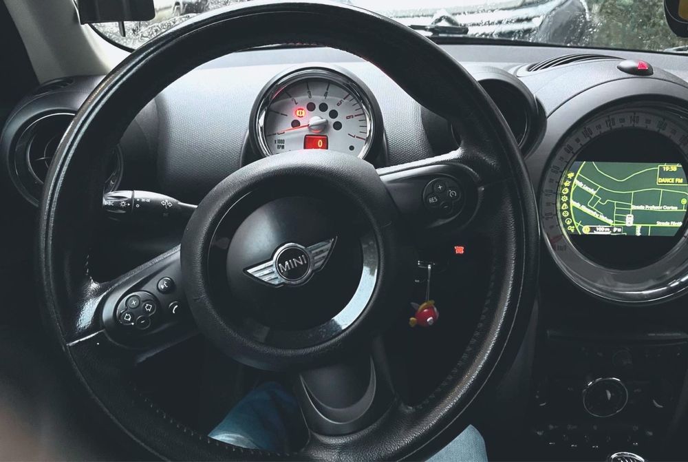 Vand Mini Countryman- sau schimb cu automata