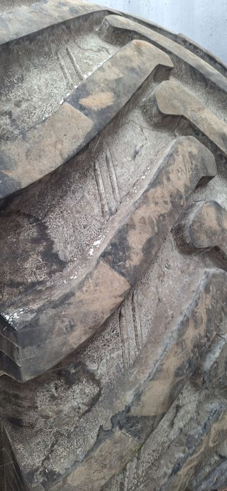 Продам шины б/у на трактор К - 700.