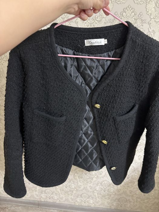пиджак размер С почти новая укороченый