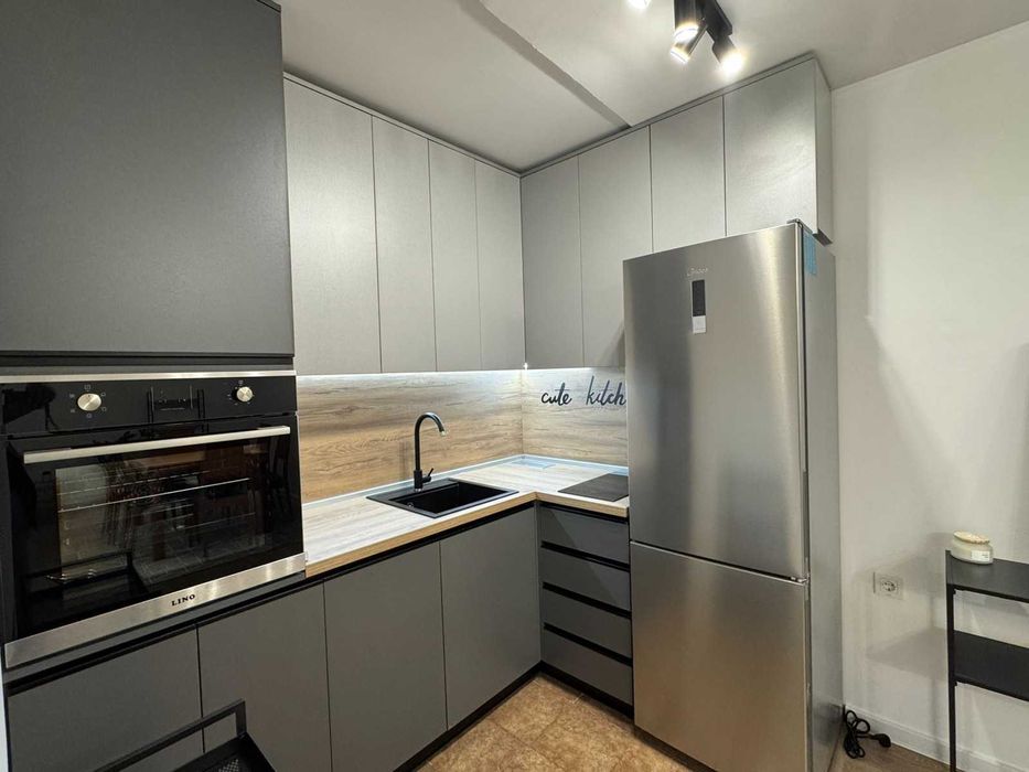 Продава се Тристаен апартамент в Бургас, Възраждане - 101 кв.м за 1288 €/кв.м - Снимка #4