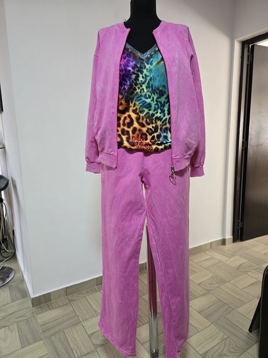 Trening roz barbie, model cu pantalon larg, buzunare laterale