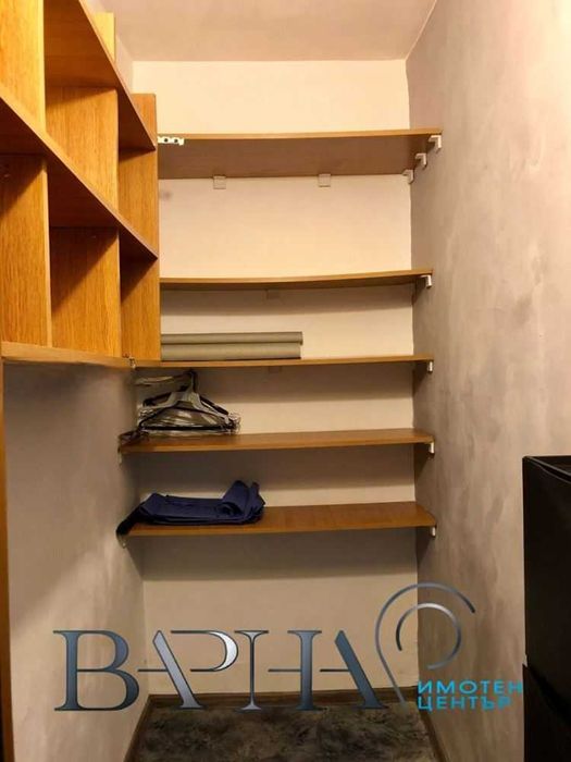 Тристаен на ТОП локация - Левски