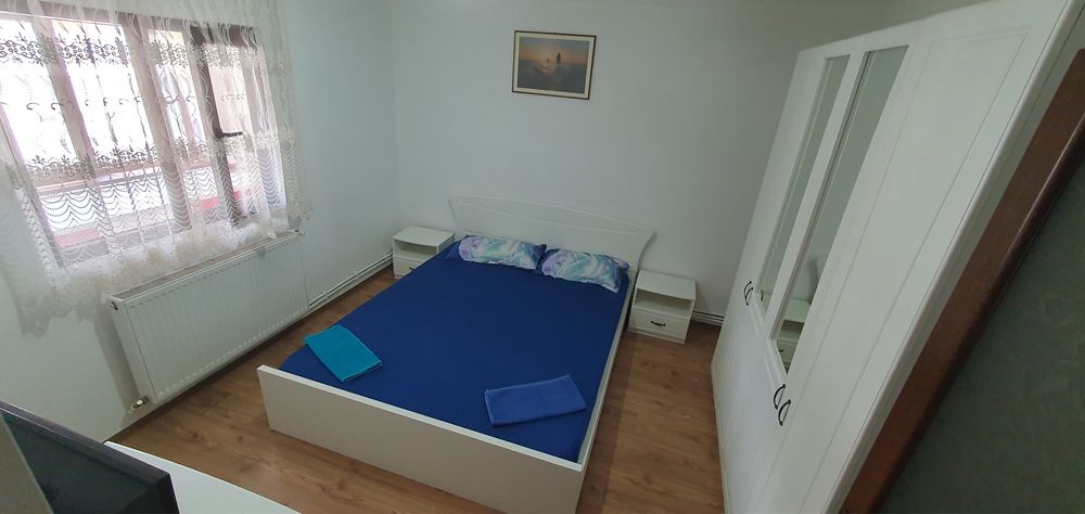 Vand apartament 2 camere cash sau Rate La Notar(cu avans) , decomandat ultracentral in spate la caredrala mare