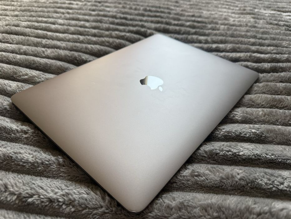 MacBook air 2020 i7
