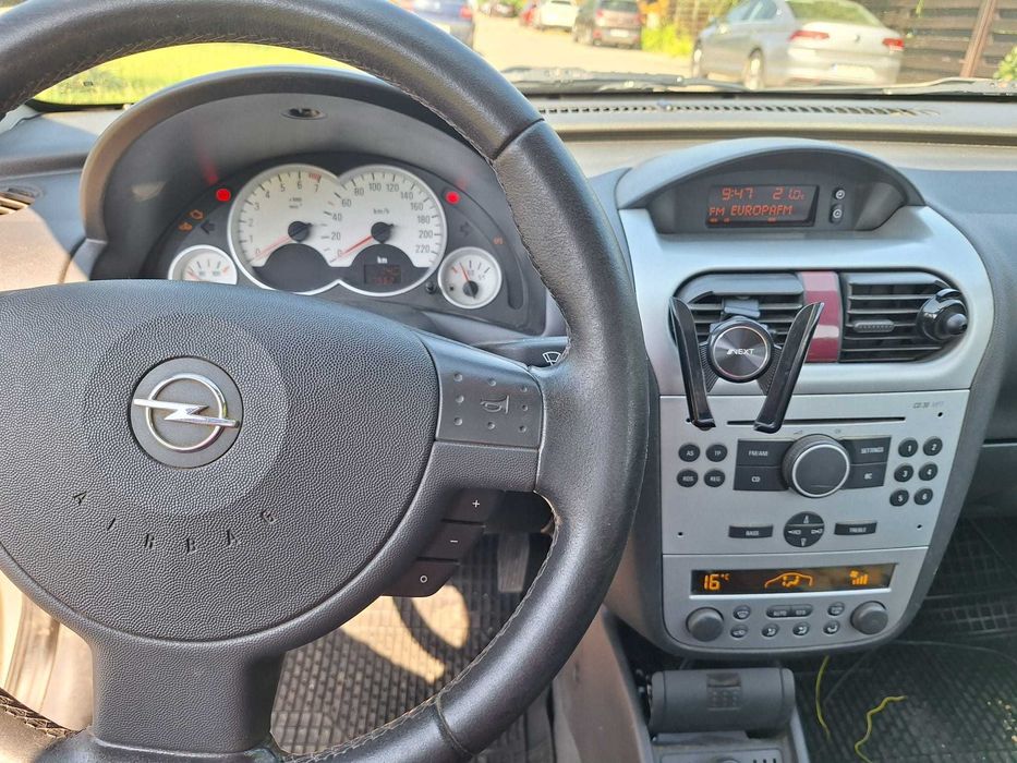 Opel Corsa 1.0 2006 Climatronic Cutie Manuala Faruri Noi Jante Aliaj Vara+Tabla de Iarna 175.000km