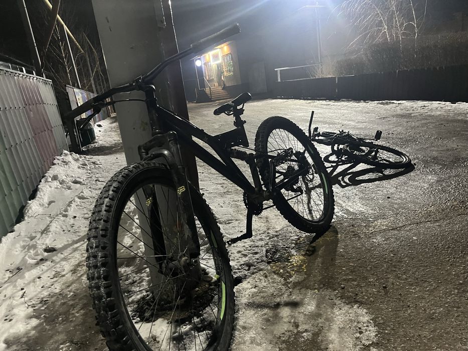 Двух подвесь велосипед