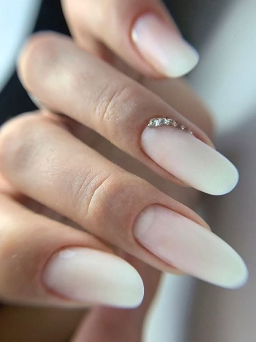 Unghii cu gel și oja semipermanenta la