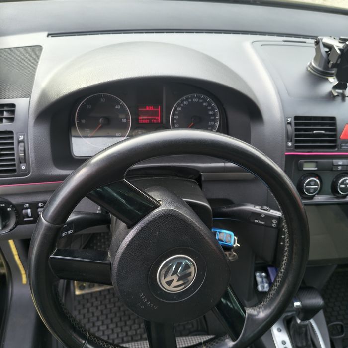 Volkswagen Touran 2.0 140 cp 2005