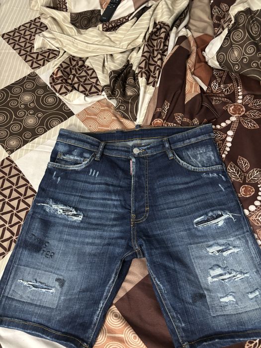 Blugi scurti dsquared2 marimea 44