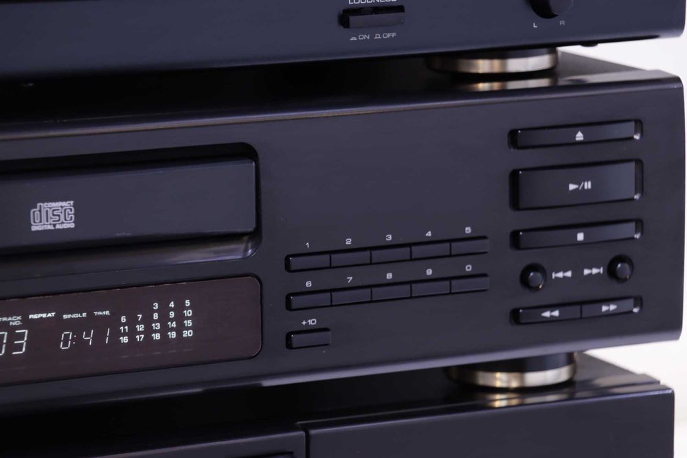 Linie audio Kenwood  - Amplituner RDS + CD Player + Dublu Casete,2x70W.