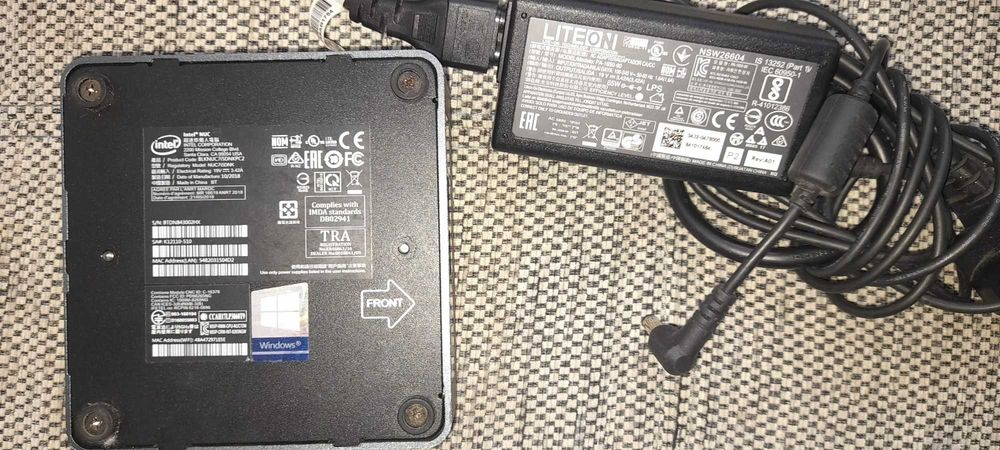 Vând calculator Intel® NUC procesor Intel® Core™ i5 de generația a 7-a