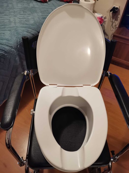 Санитарен стол за тоалетна и баня. Проходилка. Надстройка за тоалетна.