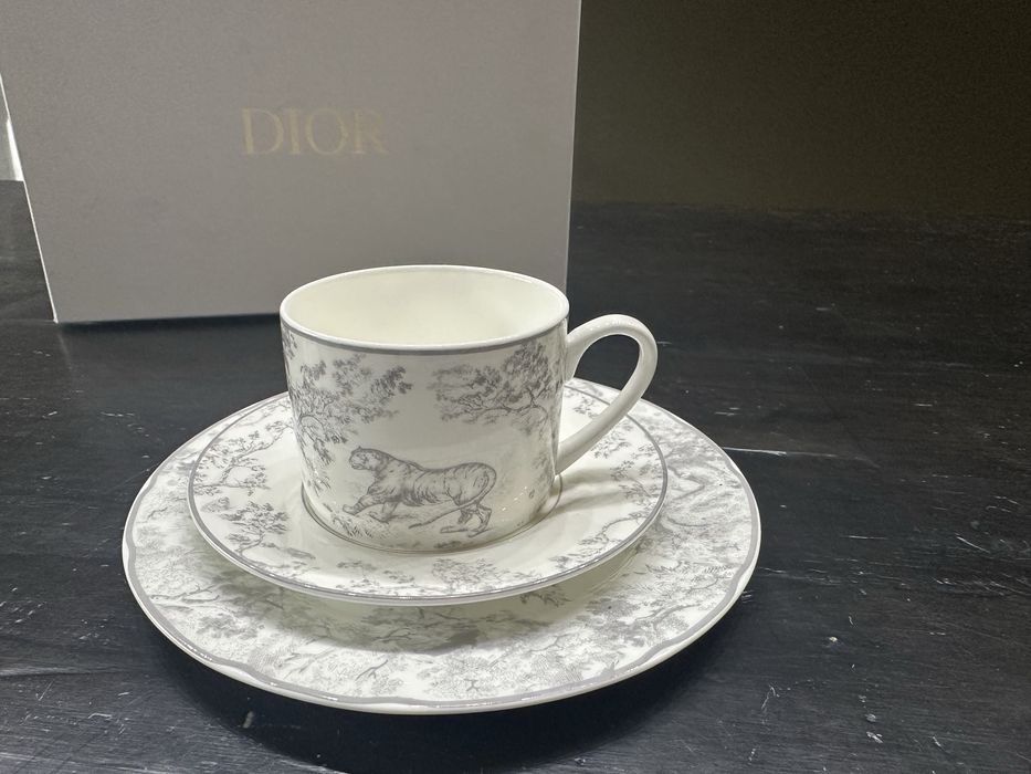 Порцеланови чаши и чинии Dior