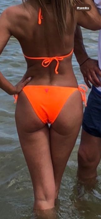 Бански половинки на Guess