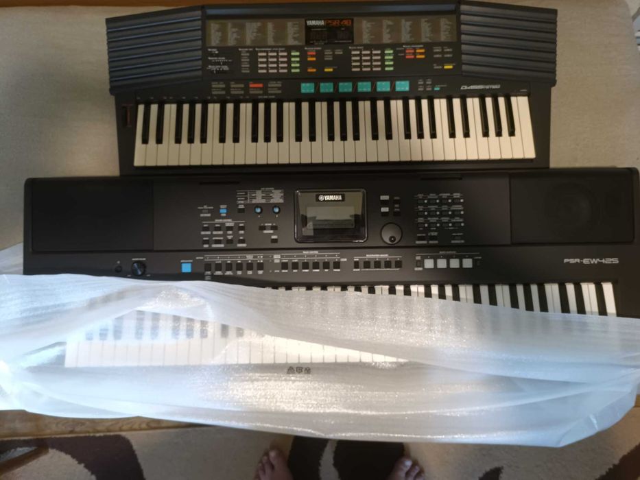 Yamaha PSR-EW425 cu 76 Key si Stativ Millenium KS-3000 B NOI