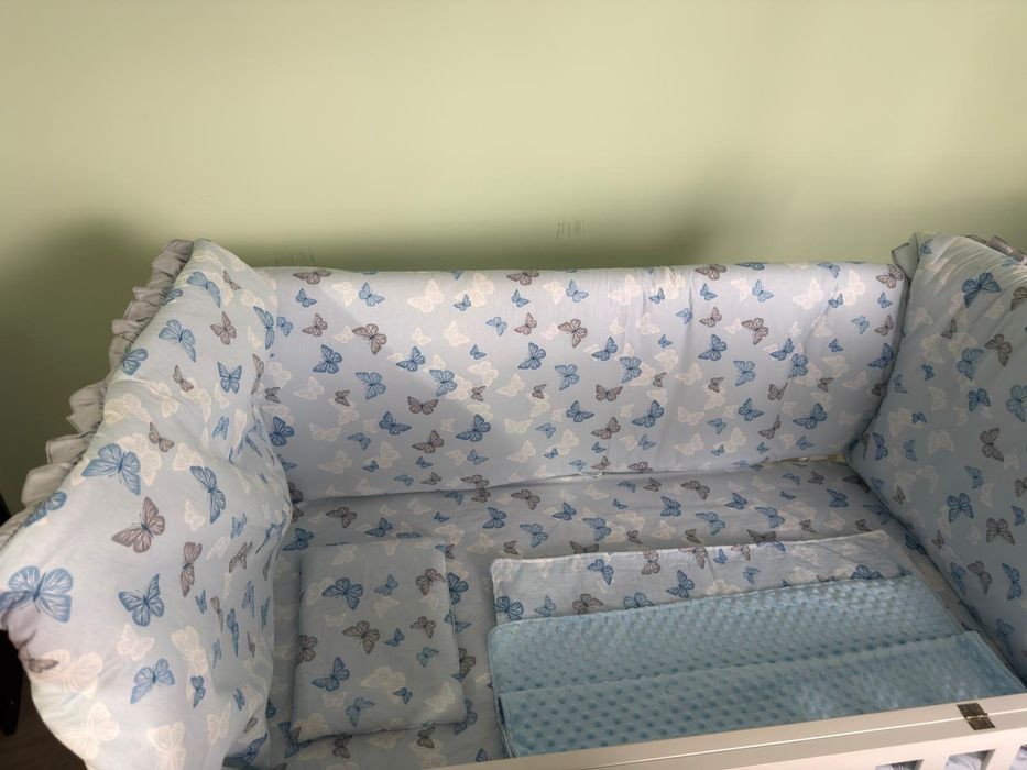 Patut bebelus din lemn alb, complet echipat