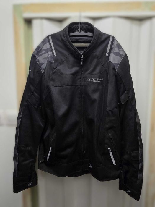 Echipament moto (casca + bocanci + geaca)