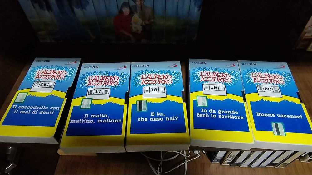 Детски филми 20 бр. на vhs видеокасети l'albero azzurro -синьото дърво