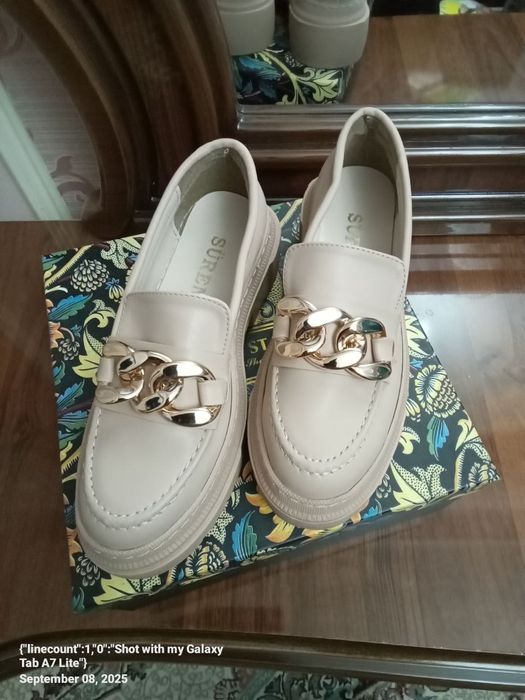 Yangi makasini sotiladi umuman kiyilmagan razmer 37