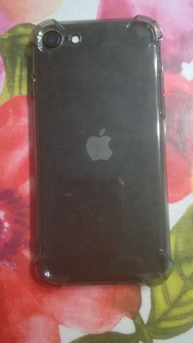 Продавам Айфон SE2020 128GB