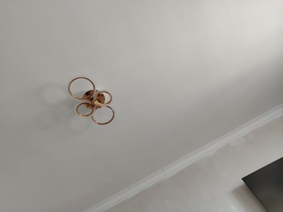 Срочно продам люстру