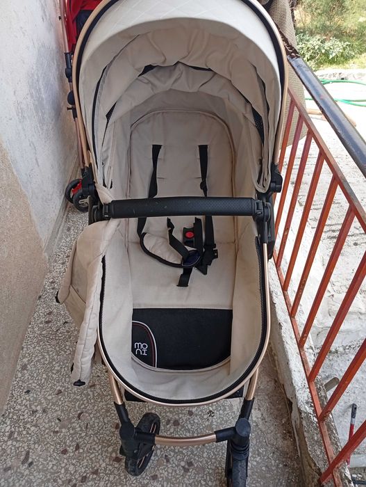 Бебешка количка moni