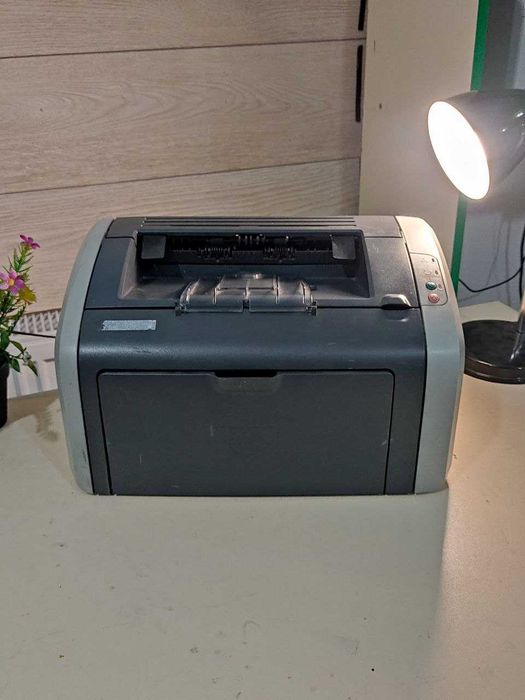Принтер HP LazerJet 1010 лазерный ксерокс