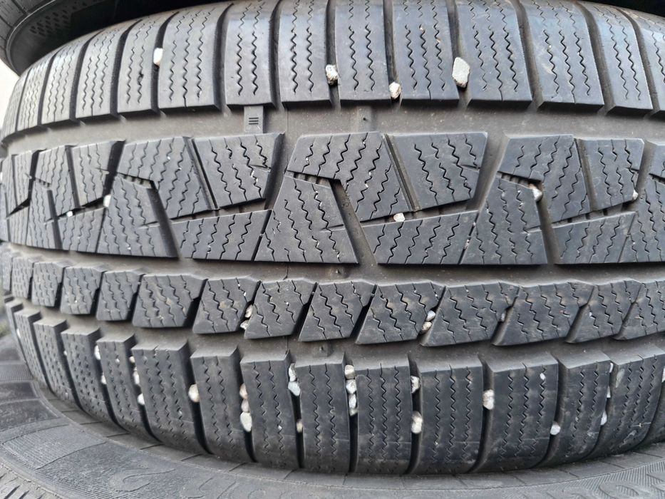 2бр Зимни гуми 215 45 17 - Aplus - DOT 2024 -