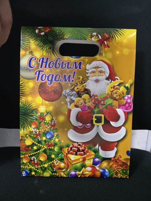 Новогодние подарочные коробки