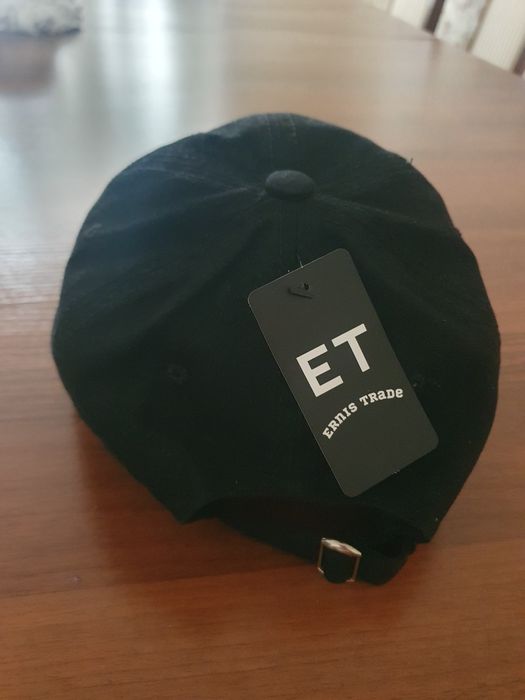 Бейсболки новые.