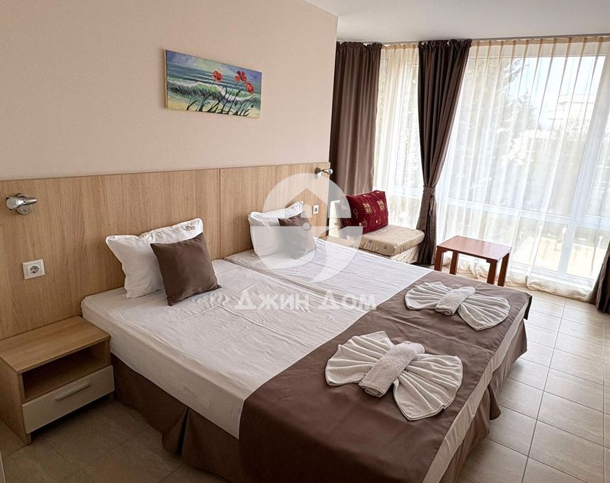 Просторен тристаен апартамент в к-с „Карлово“, к.к. Слънчев бряг