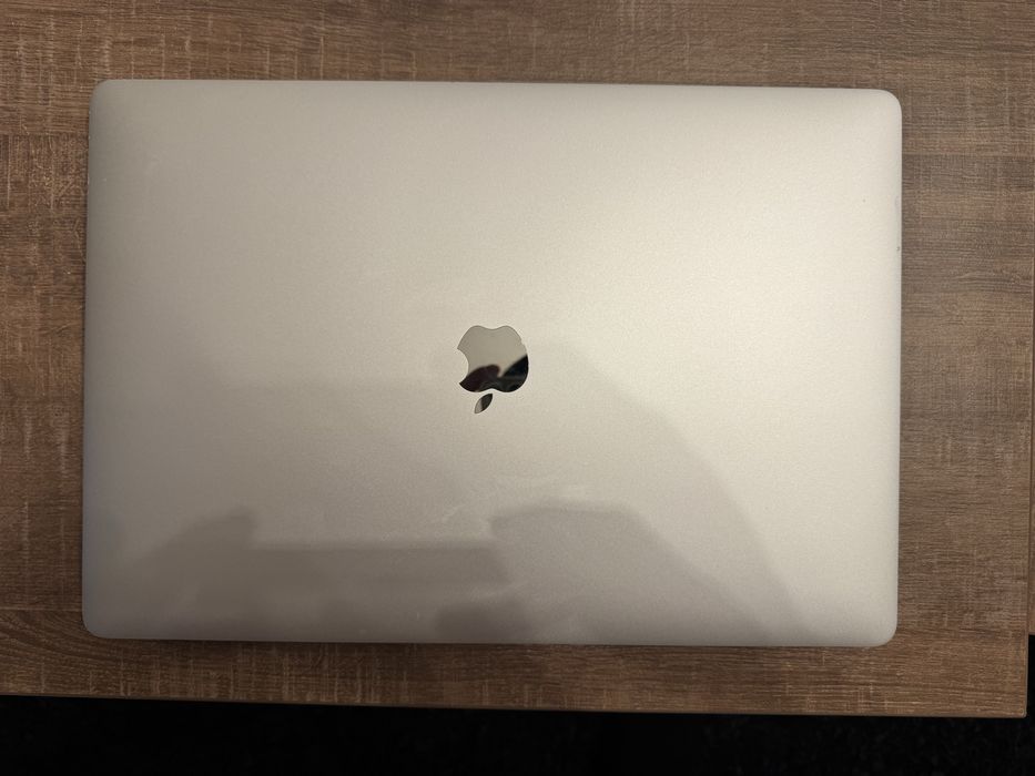 Apple MacBook Pro 16” 2019 i7 , 16gb Ram