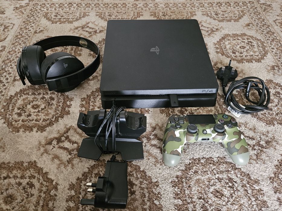 PS4 slim + controller + casti+stand dual incarcare controller