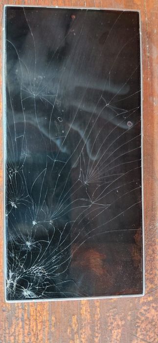 Samsung s24 ultra, cu sticla sparta