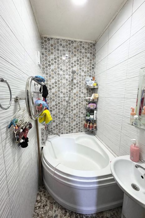 Продается 4 комнатная квартира.Мирзо Улугбекский район. Массив ТТЗ-4