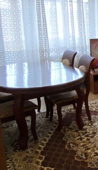 Стол со стульями