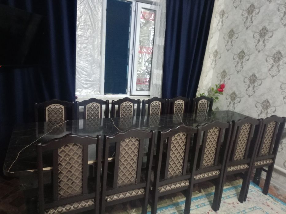 Стол со стульями