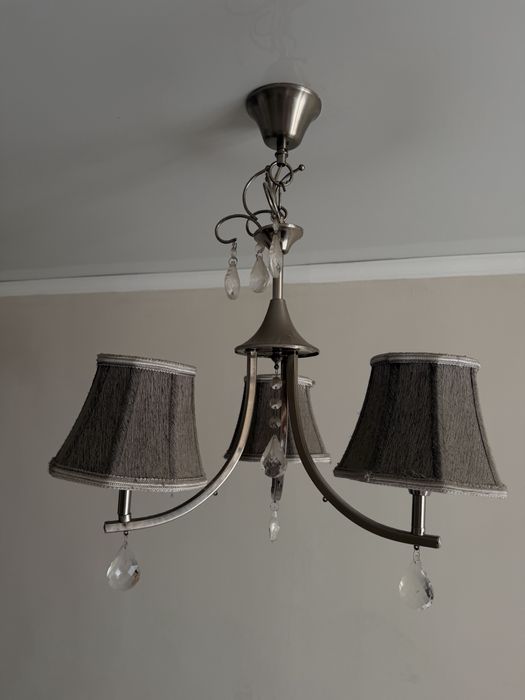 Срочно продам люстру