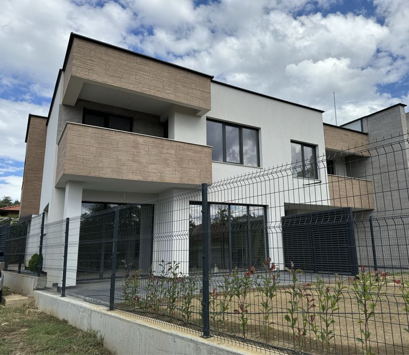 Продава се Къща в Казанлък - 177 кв.м за 894 €/кв.м - Снимка #1