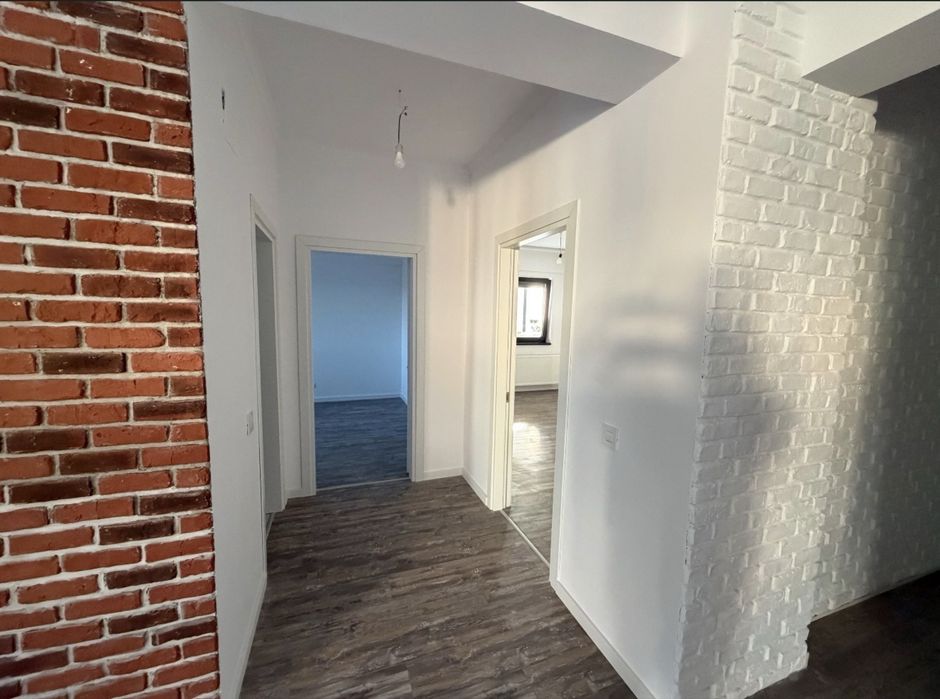 Vând apartament 3 camere în Tomis Plus