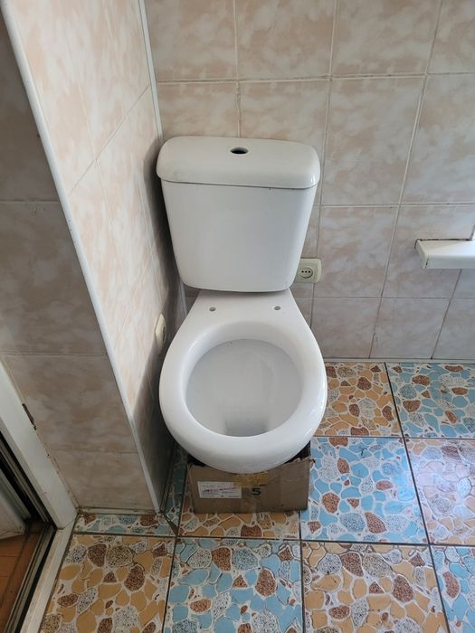 Продам унитаз б/у в очень хорошем состоянии
