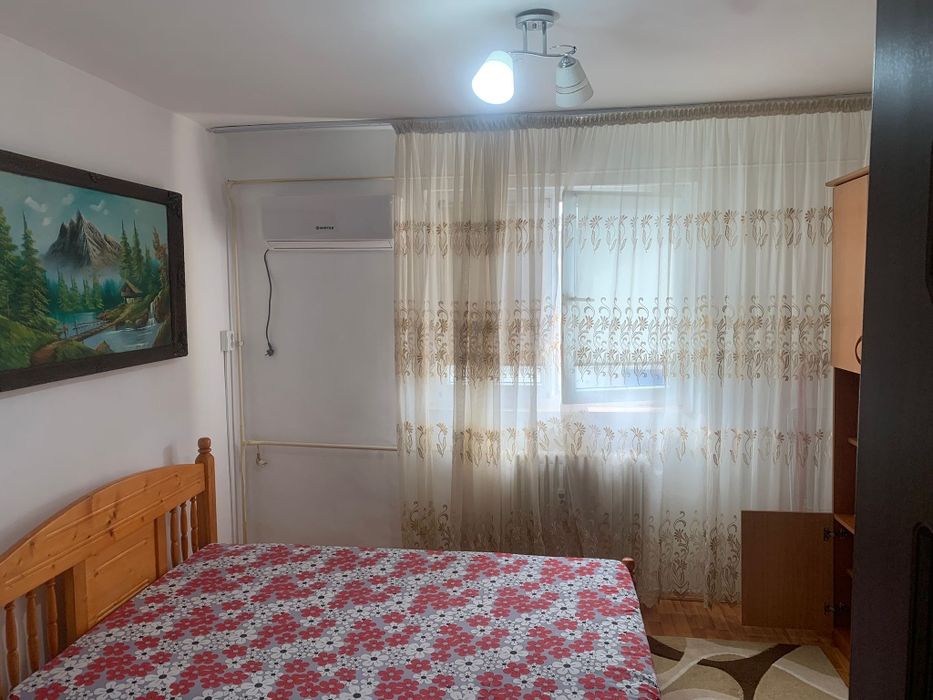 Închiriez camera de cămin putnei
