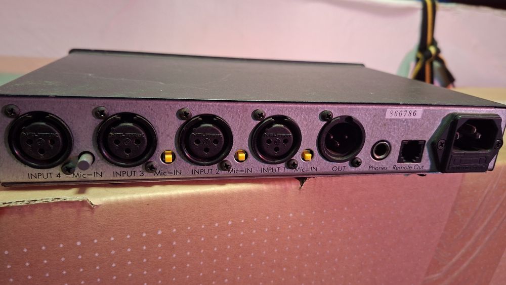 Mixer audio Kramer cu phantom