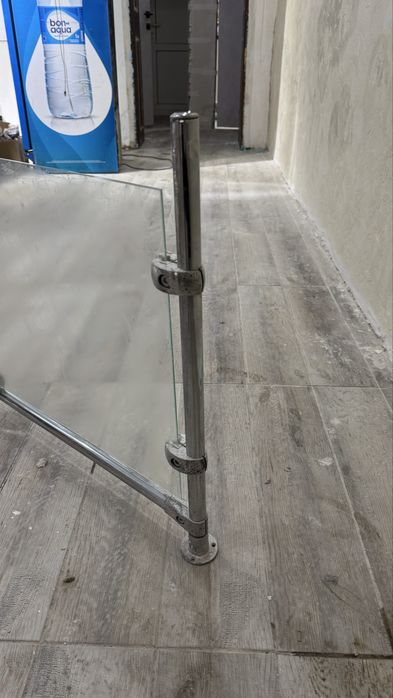 Продам стекляную ветрину борьер