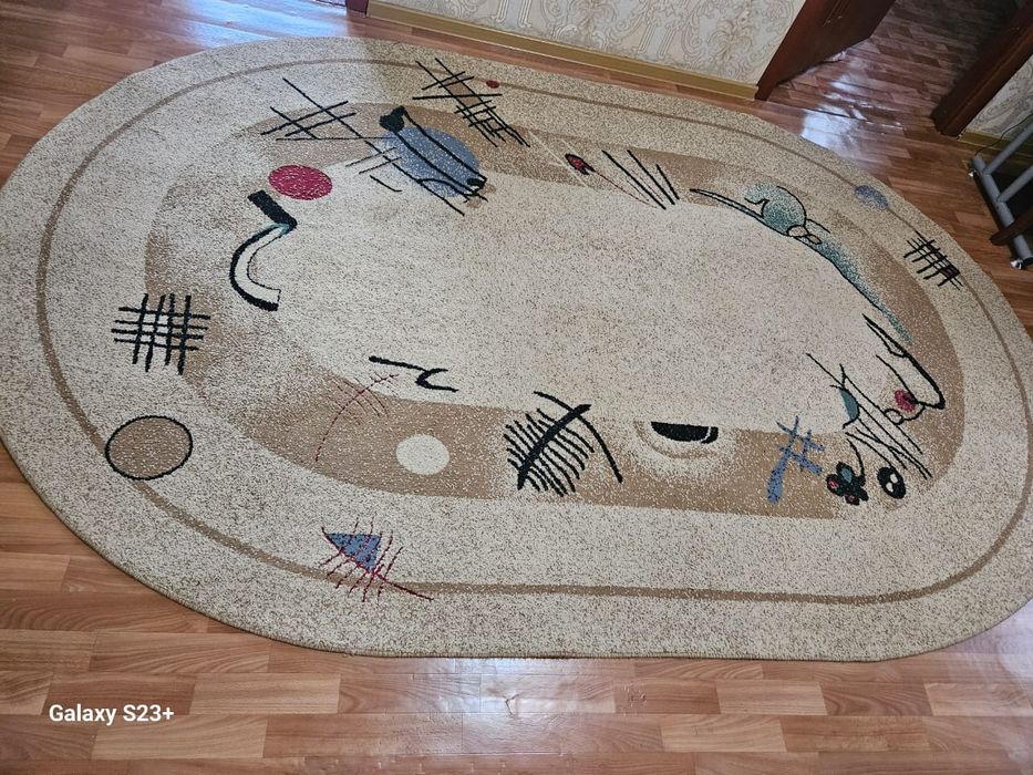 Продам ковер овальный