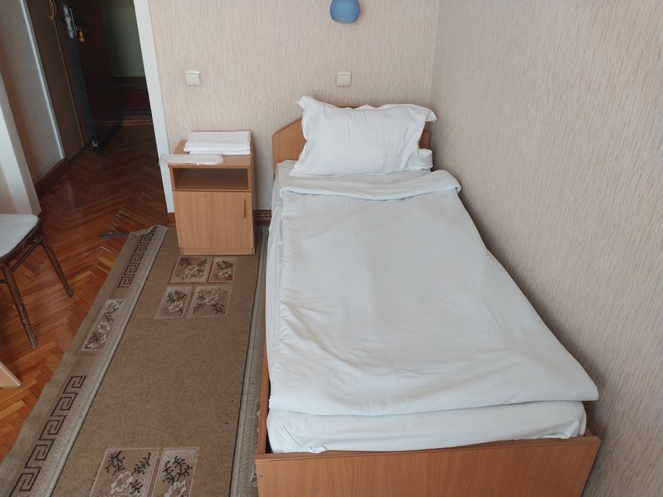 Мебель,столы,тумбочки,стулья