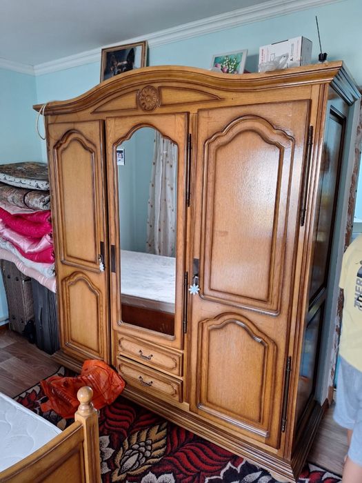 Продам спальный гарнитур