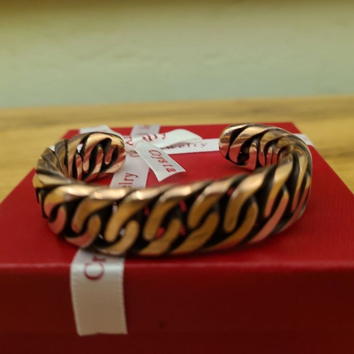 Браслет медный как украшение и для здоровья.