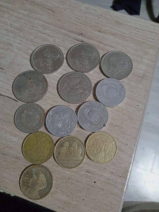 Vând monede de colectie mai multe detalii in privat