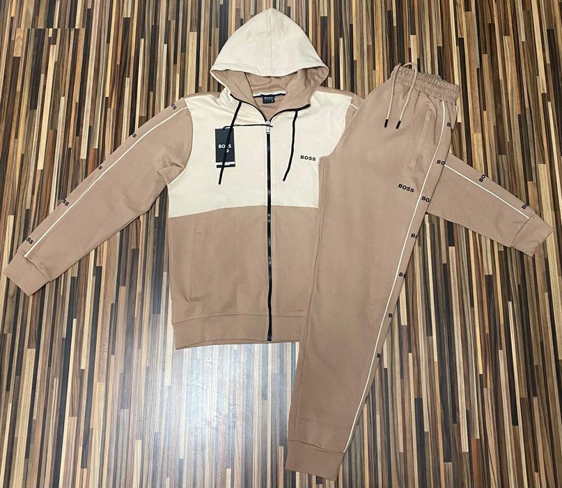 Vând compleu nou de bărbați Boss